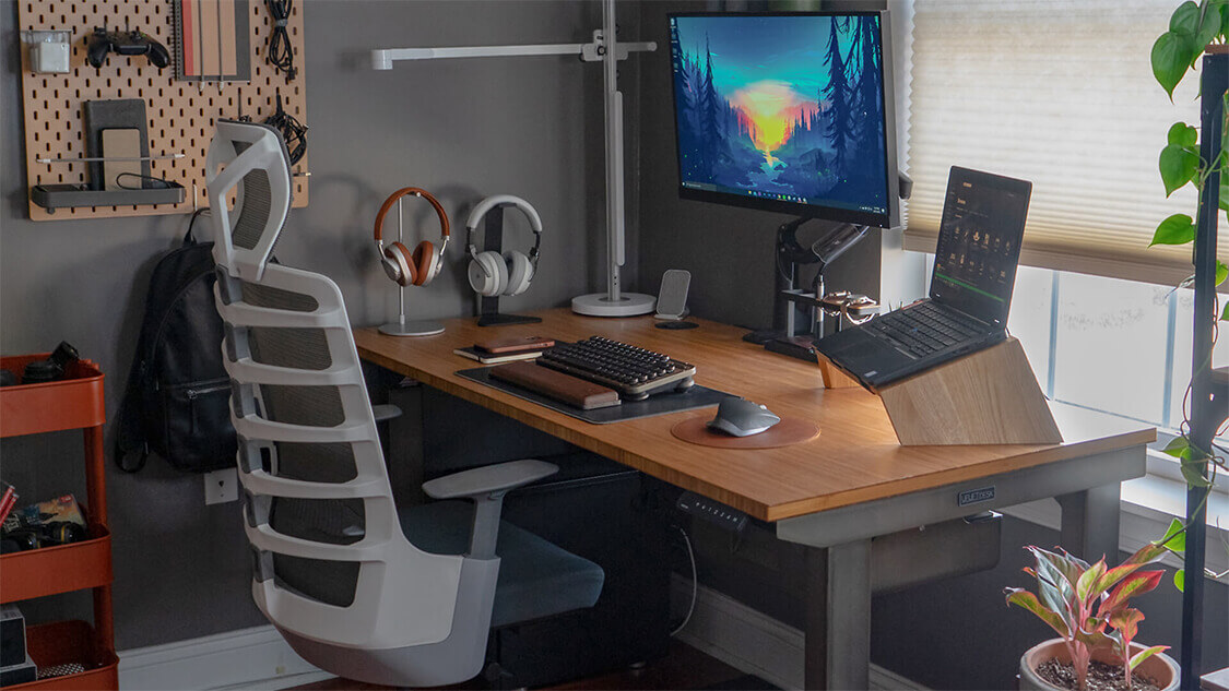 Vert Ergonomic Chair by UPLIFT Desk