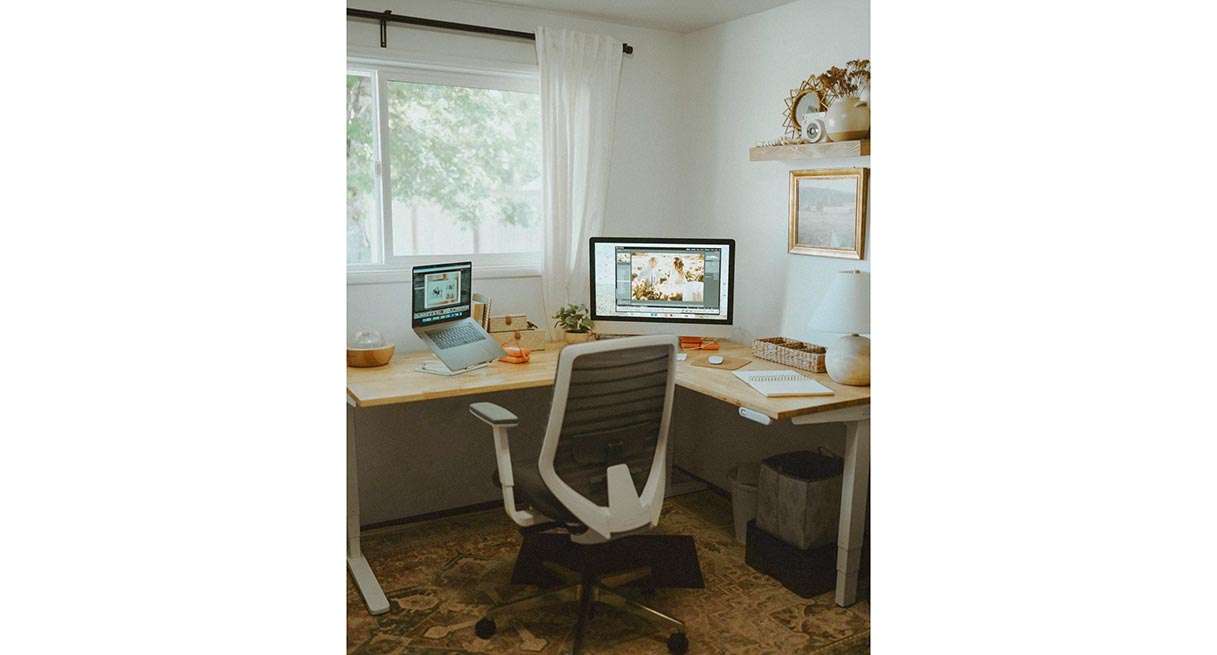 Natural Rubberwood Wide Plank Solid Wood L-Shape UPLIFT V2 Standing Desk