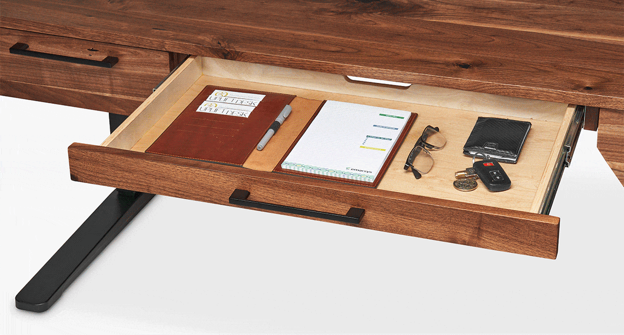 Animation showing a choice of a center drawer or keyboard tray option