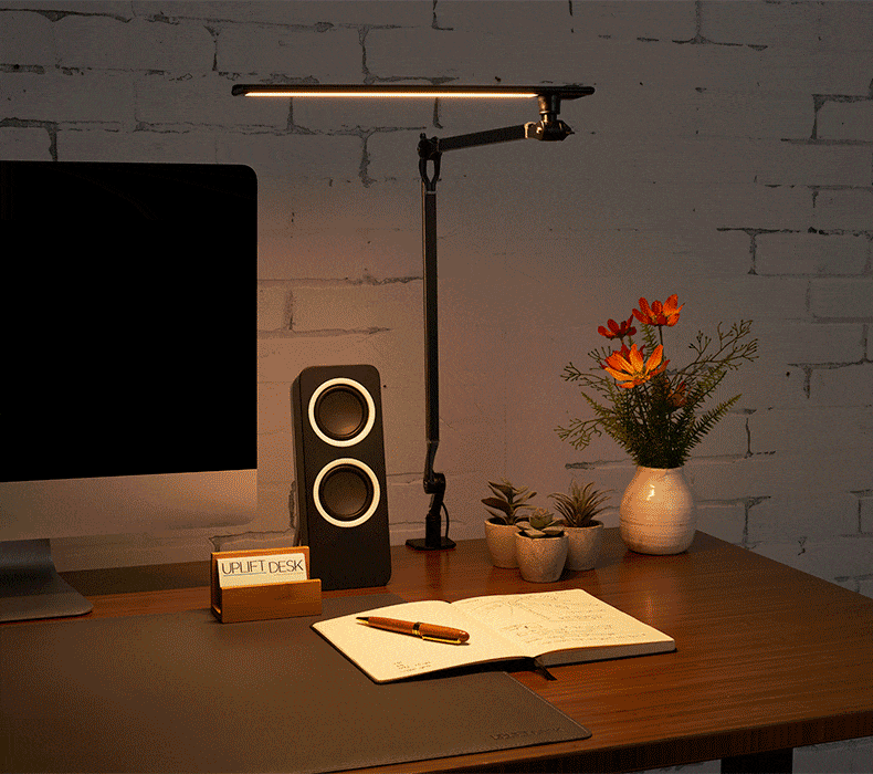 An animation that cycles through all of the temperature and dimmer settings of an E7 Desk Lamp