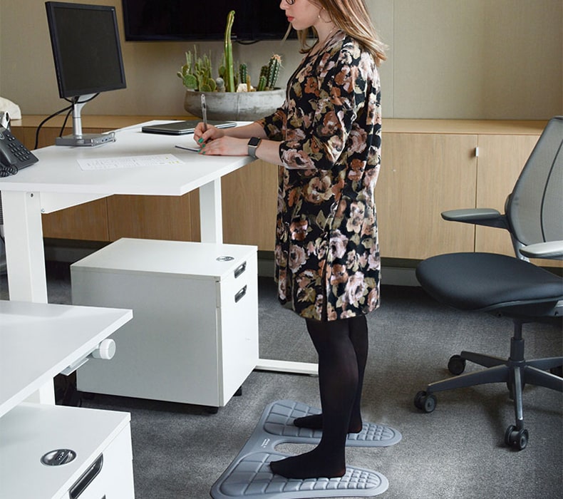 Humanscale Monarch Mat UPLIFT Desk